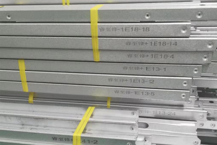 为云南客户加工轻钢别墅龙骨材料